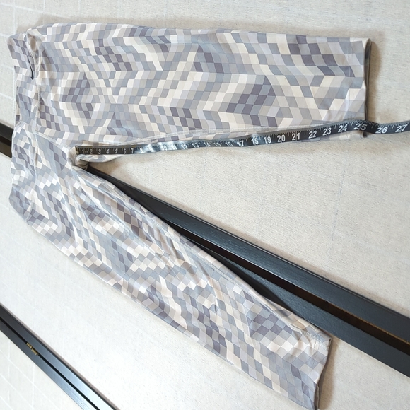 2/40 Nike athletic geometric patterned pants - Picture 11 of 11